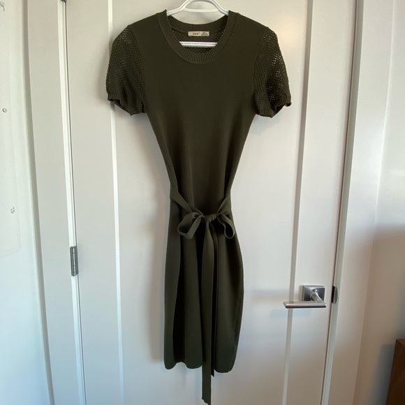 Dex | Green dress with keyhole back and tie - Picture 3 of 8